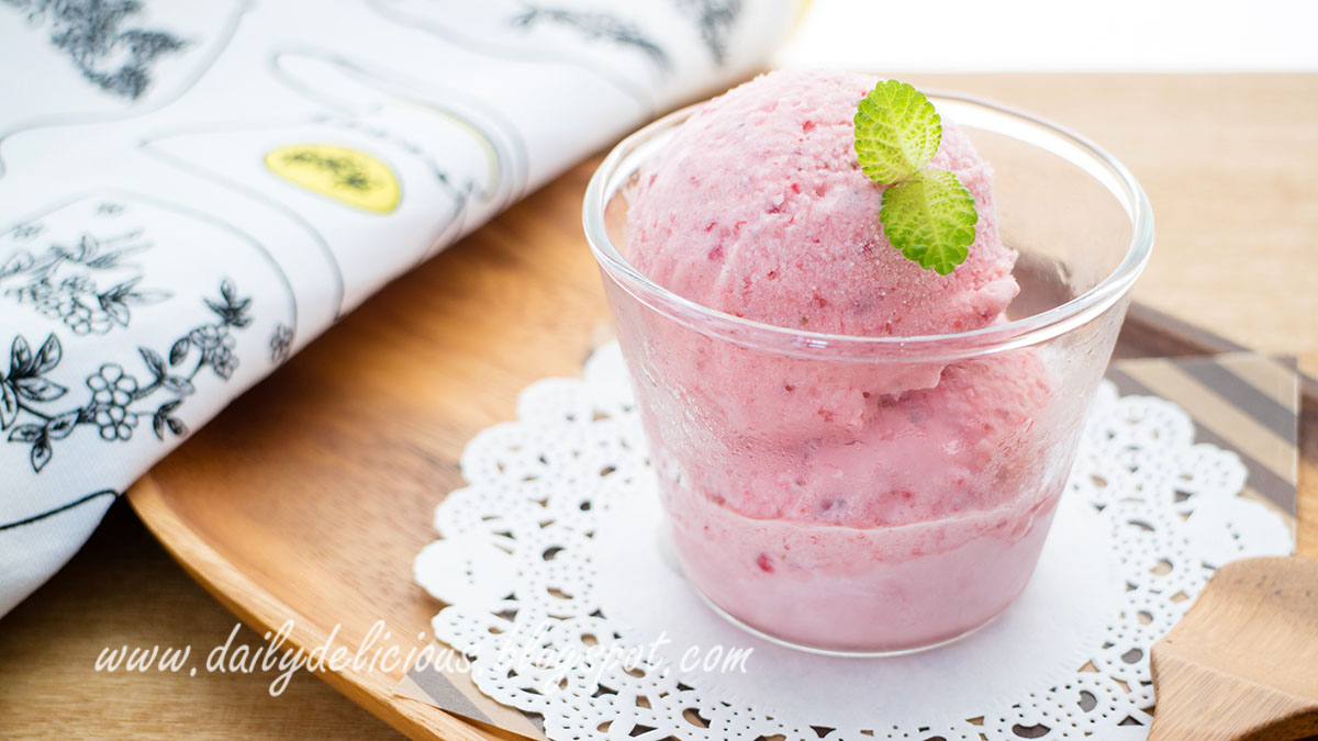 dailydelicious Strawberry ice cream without ice cream maker