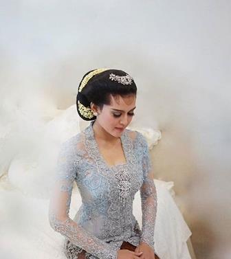Baju Model Kebaya Brokat Modern Untuk Acara Adat Tradisional