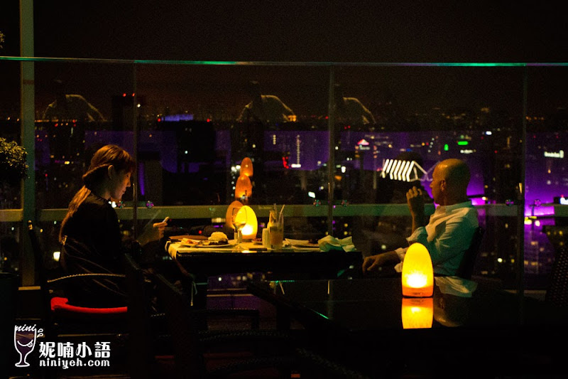 【曼谷景點】Red Sky Bar。消費門檻最低的雙層高空酒吧 【曼谷景點】Red Sky Bar。消費門檻最低的雙層高空酒吧