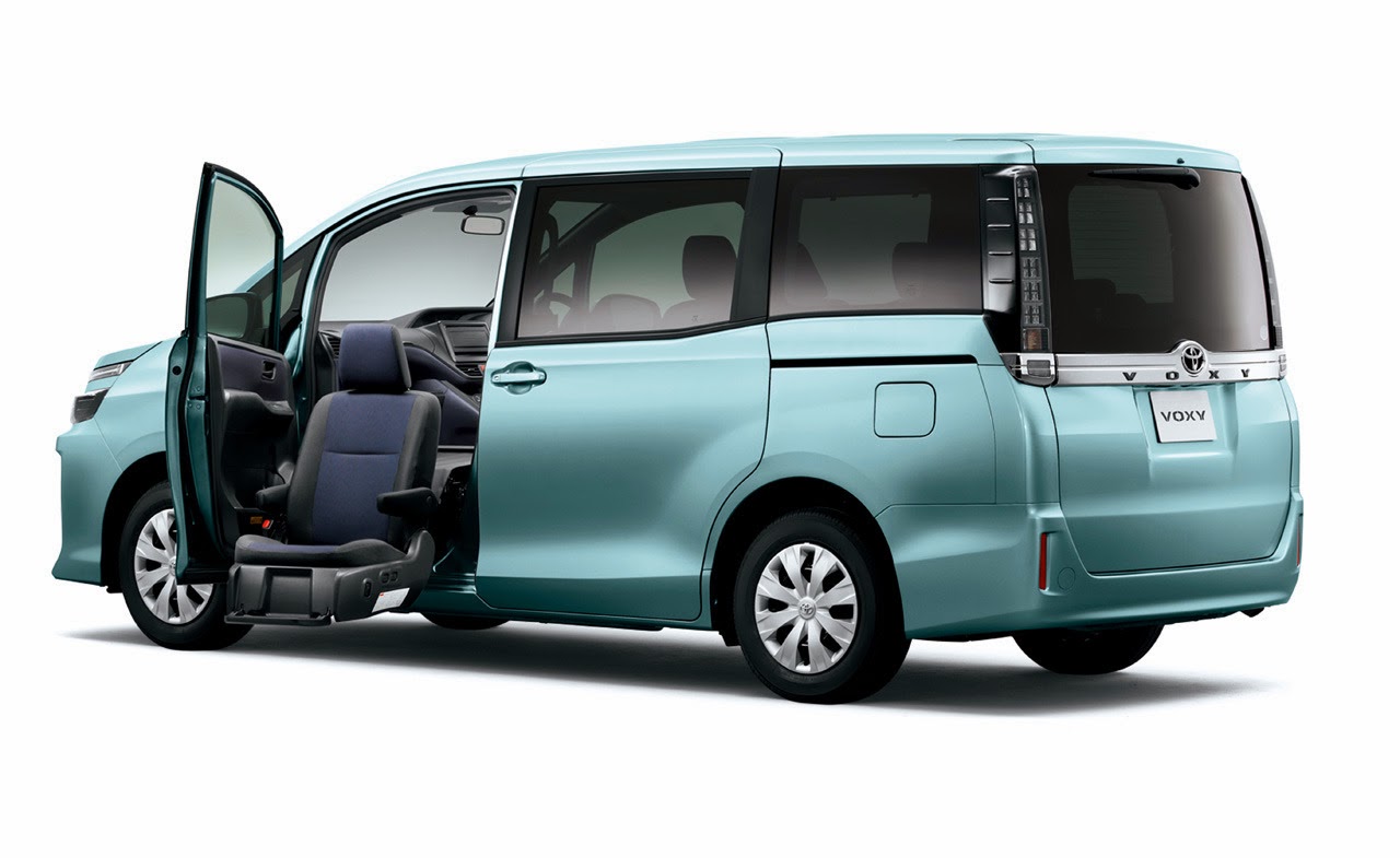 © Automotiveblogz: 2015 Toyota Voxy Photos © Automotiveblogz: 2015 Toyota Voxy Photos
