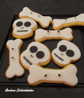 Galletas calaveras y huesos halloween fondant Galletas calaveras y huesos halloween fondant