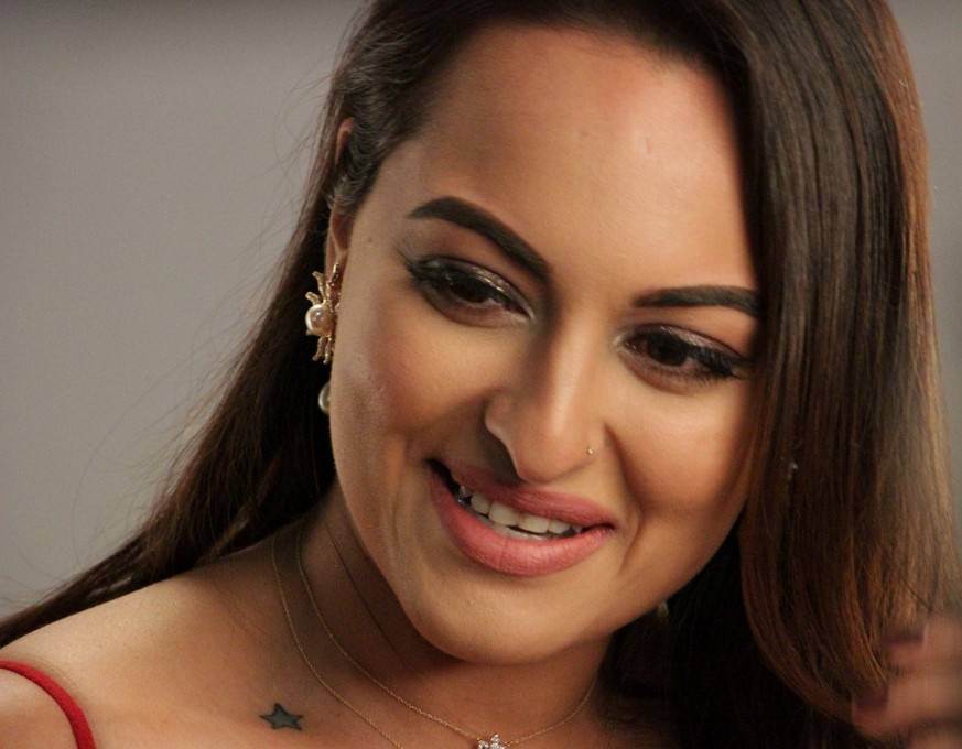 Hindi Actress Sonakshi Sinha Face Close Up Photos