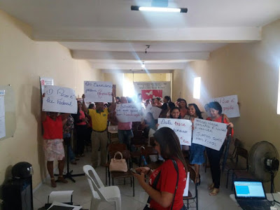 Prefeito nega fazer o reajuste de 6,81% aos professores e Sindicato convoca Servidores para Assembléia Extraordinária. Prefeito nega fazer o reajuste de 6,81% aos professores e Sindicato convoca Servidores para Assembléia Extraordinária.