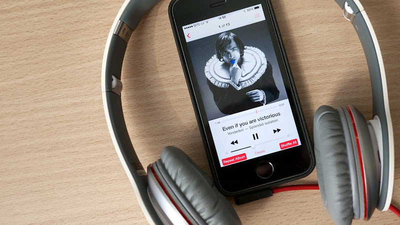 iPhone Apple & Headphones Beats 2