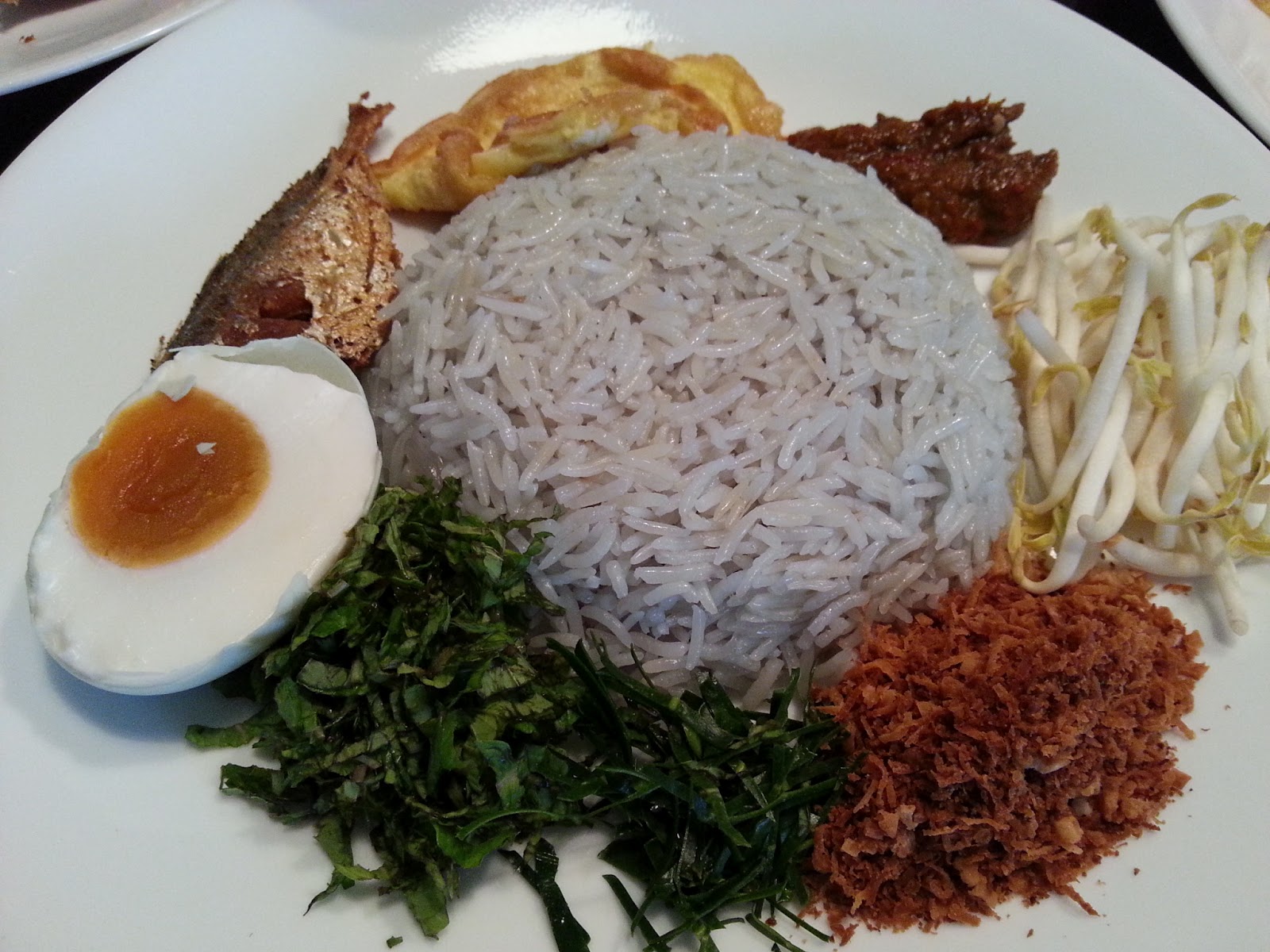Hani's Kitchen Nasi Kerabu Bunga Telang aka Blue Rice Salad