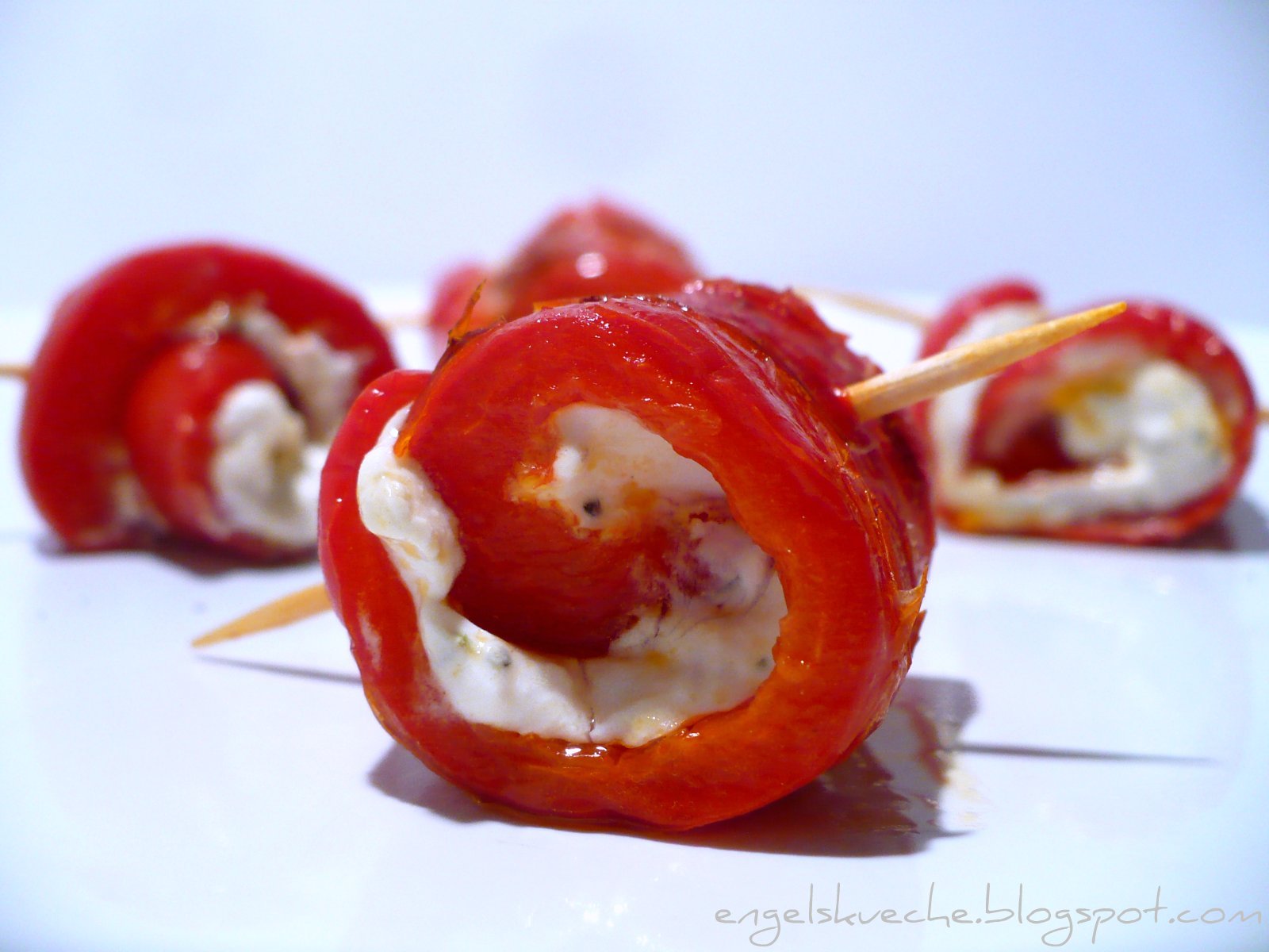 Essen aus Engelchens Küche: Marinierte Paprika-Frischkäse-Röllchen