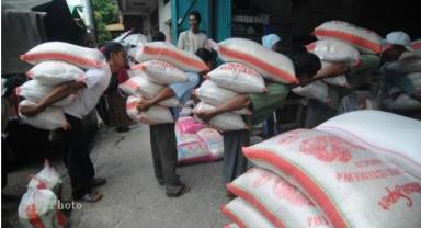 Contoh pasar monopolistik Contoh pasar monopolistik