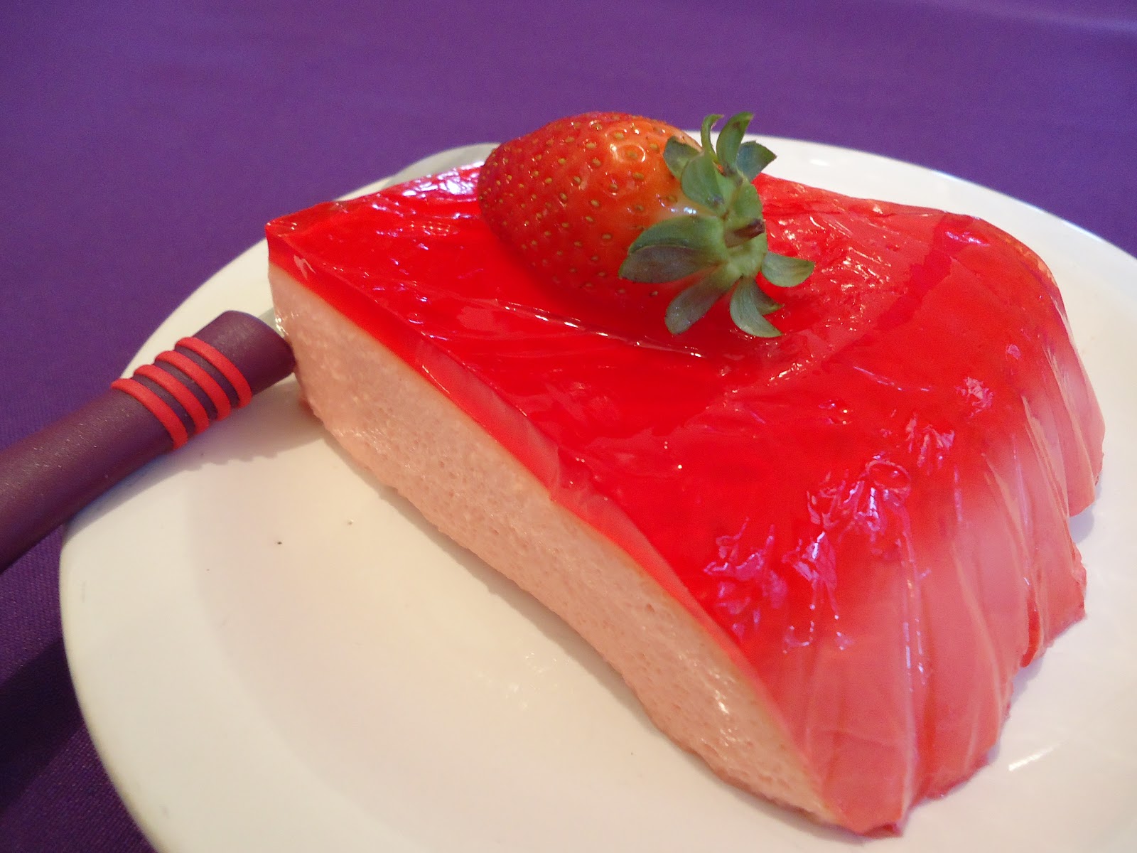 Rute Receitas SOBREMESA LIGHT DE GELATINA COM MORANGOS