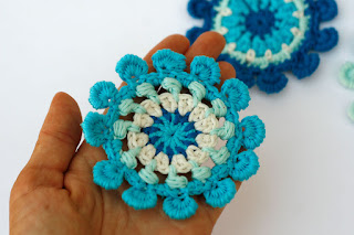 Crochet pompom flower by TomToy