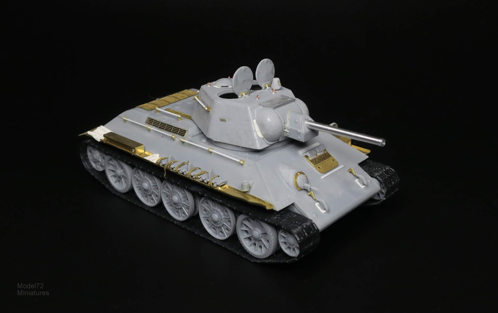 Model72 Miniatures: T-34/76 model 1942 No. 183 Factory - Zvezda 1/72
