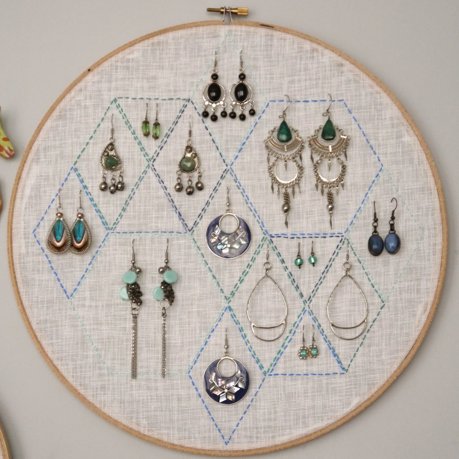 Sarita creative Make it // Embroidery Hoop Earring Holder part II