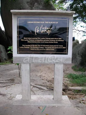 tugu lokasi syuting film Laskar Pelangi