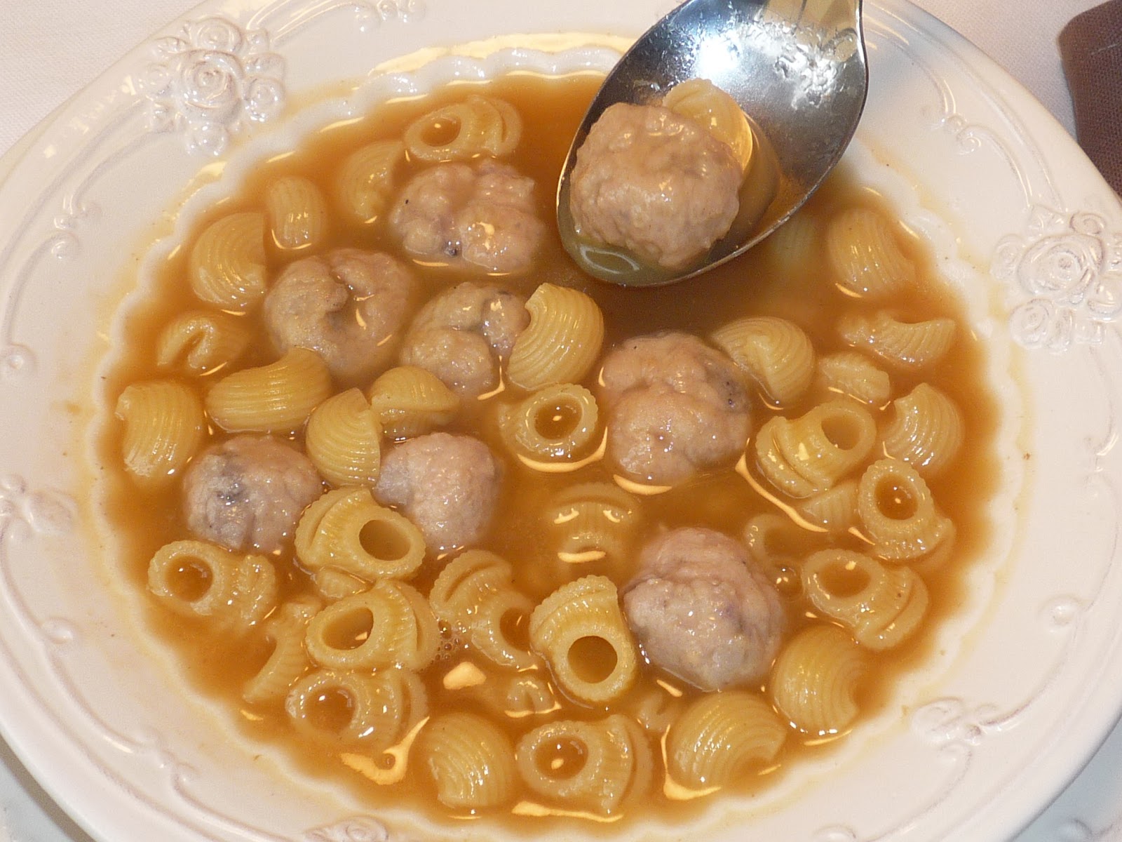 Cocinando con Lola García Sopa de "galets" con albondiguillas