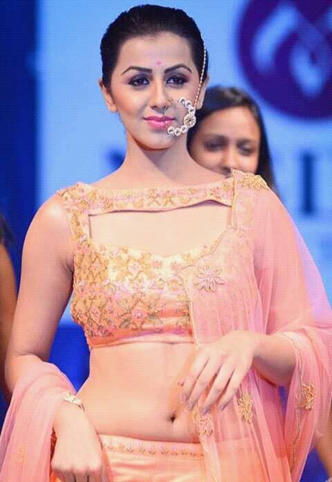 Nikki Galrani navel show