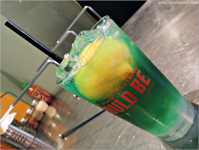 Ruta Gastronómica por Salem: Limonada Slurm en Flying Saucer Pizza Ruta Gastronómica por Salem: Limonada Slurm en Flying Saucer Pizza