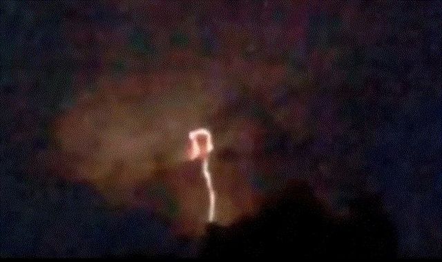 Strange horseshoe-shaped anomaly in the sky hit by lightning  Horseshoe%2Bbright%2Bobject%2BThunderstorm