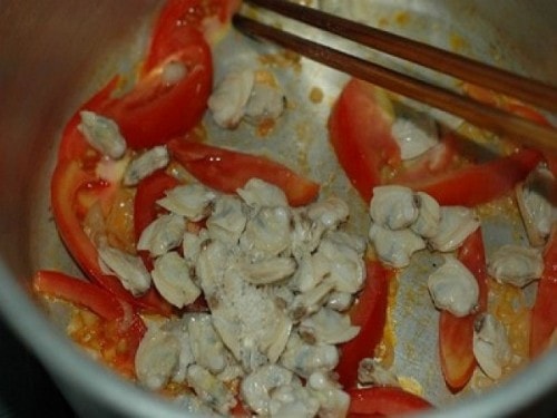 Bữa cơm mùa hè với món canh hến thì là chua chua Bữa cơm mùa hè với món canh hến thì là chua chua