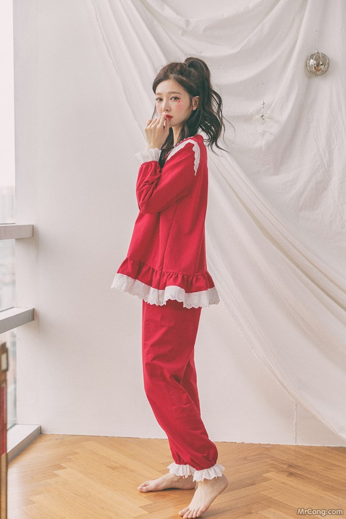 Beautiful Kim Hee Jeong in underwear photos November + December 2017 (46 photos) photo 2-18
