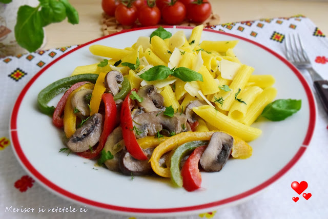 Articole culinare : Paste fara gluten, cu ciuperci si ardei tricolor