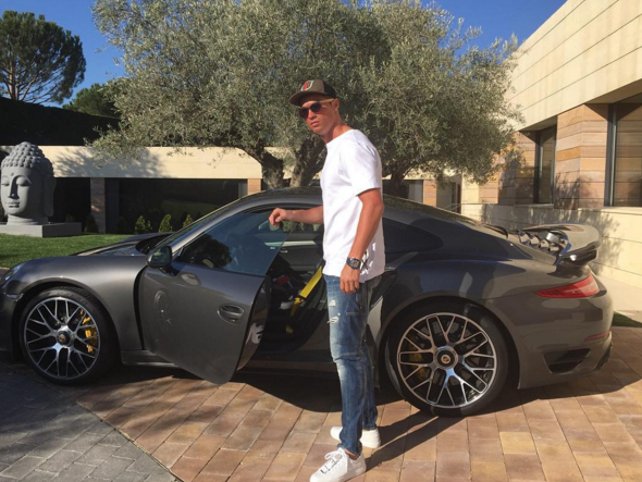 sneakers ronaldo