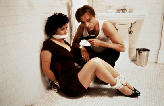 Jennifer Tilly and Joe Pantoliano Bound 1996 movieloversreviews.filminspector.com