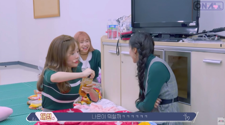 에이프릴 언니라인이 대기실에서 하는것 | 인스티즈