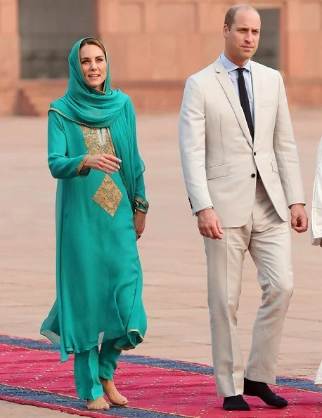 The Duchess wore a Shalwar Kameez by Pakistani textile company Gul Ahmed and a shawl by Maheen Khan