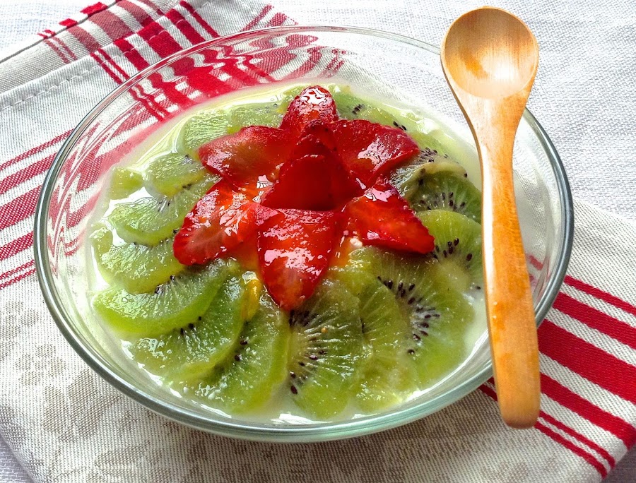 Tartaleta' de queso fresco, kiwi y fresas | Cocina