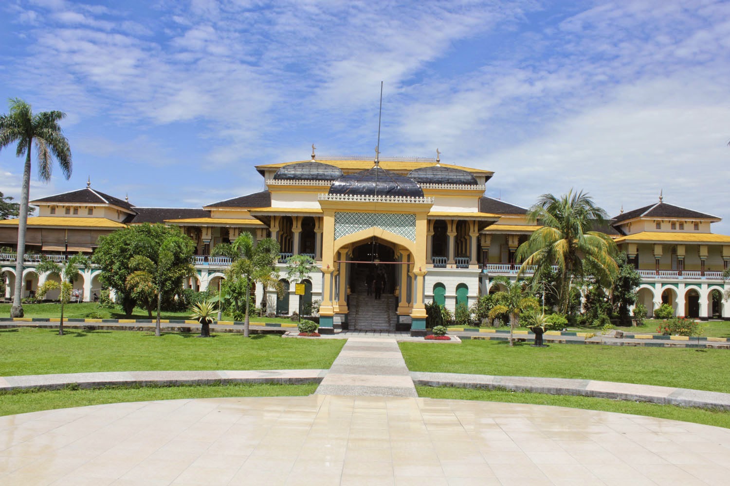 Megahnya Istana Maimun Medan alimuakhir com
