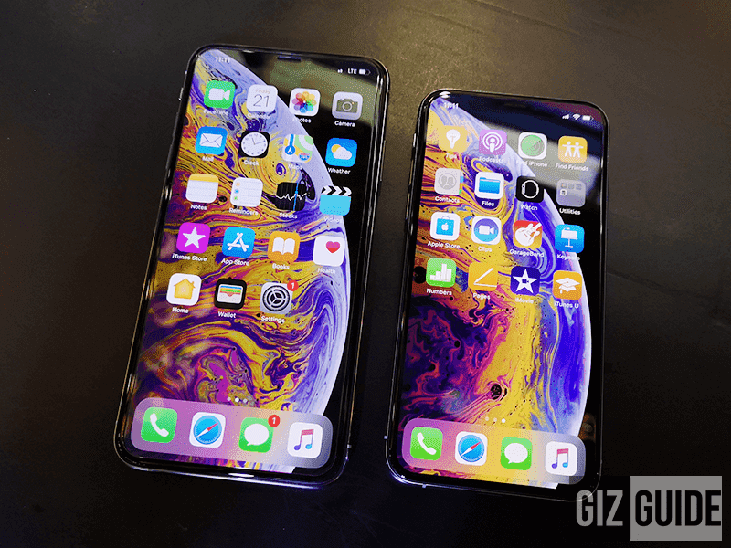 Apple iPhone XS Max (left) and XS (right) Apple iPhone XS Max (left) and XS (right)