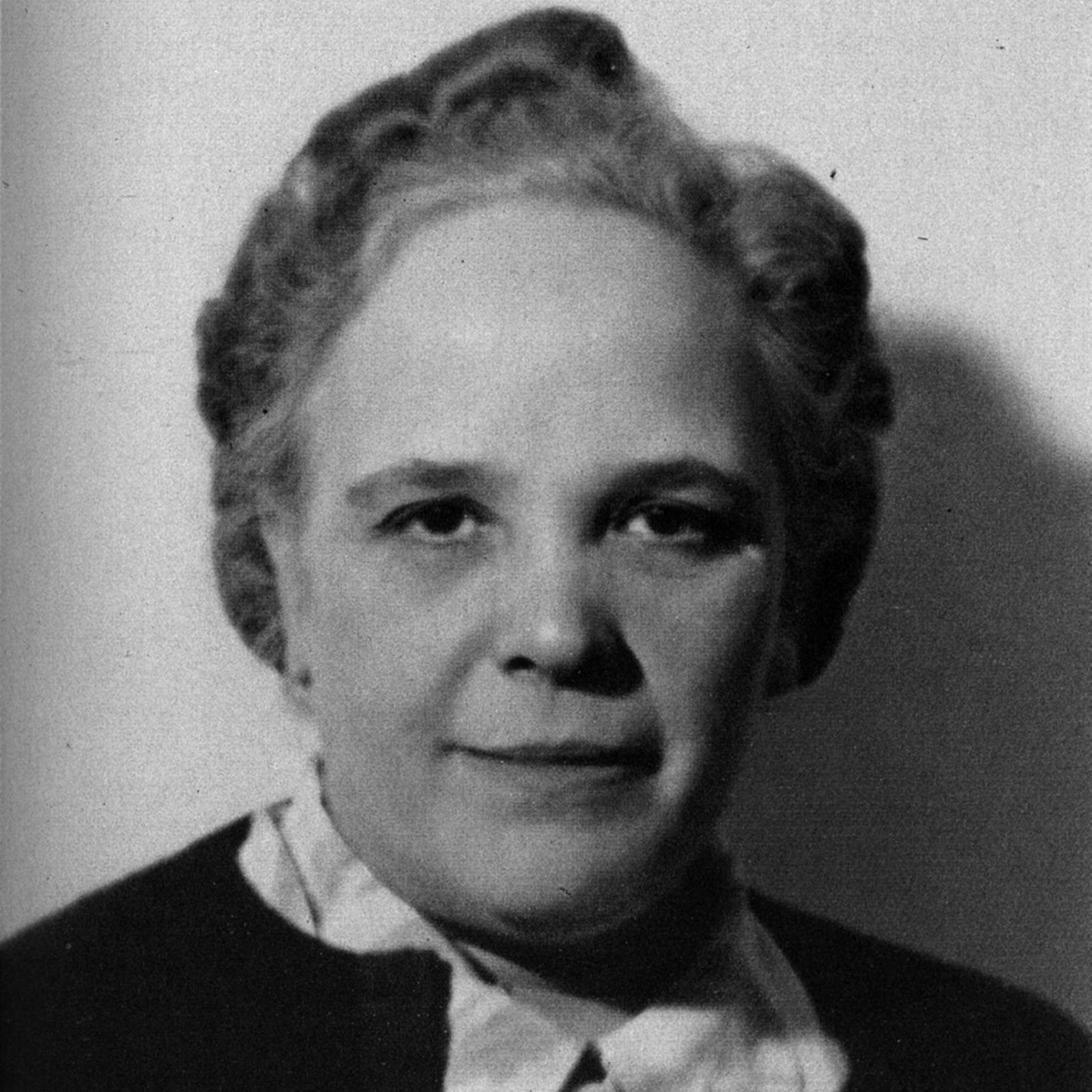 Biografías y otros cuentos Caridad Mercader. Notas