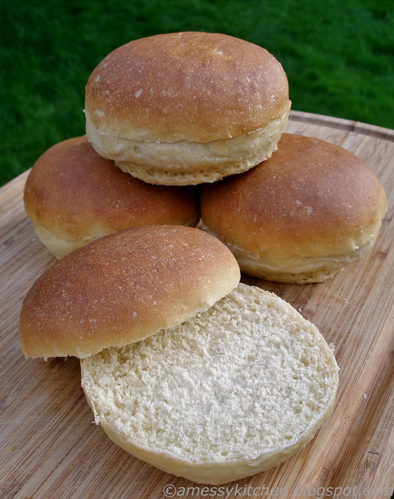 Spelt Hamburger Buns and a Juicy Burger Tip