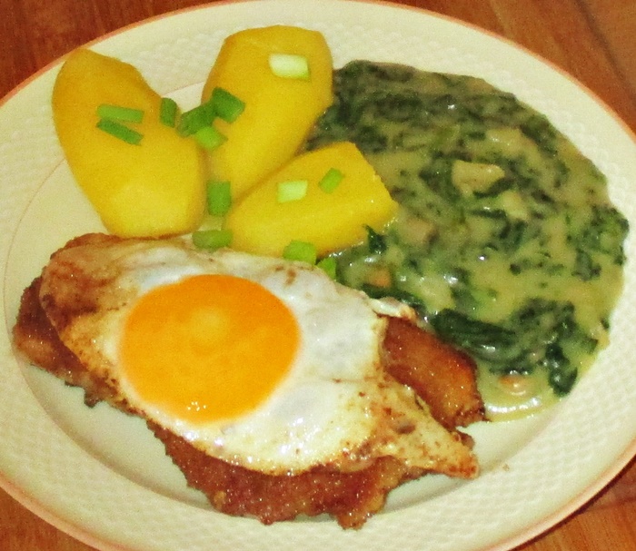 Futtern wie bei Muttern: Hamburger Schnitzel mit Bechamel-Spinatsoße