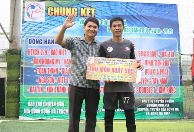 Tiến Chi của Việt Thắng nhận giải Thủ môn Xuất sắc nhất Tiến Chi của Việt Thắng nhận giải Thủ môn Xuất sắc nhất