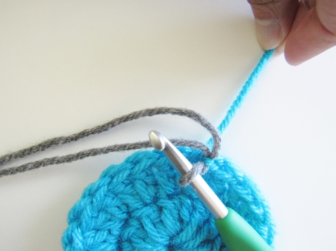 How to Seamlessly Change Colors When Crocheting in The Round Crochet