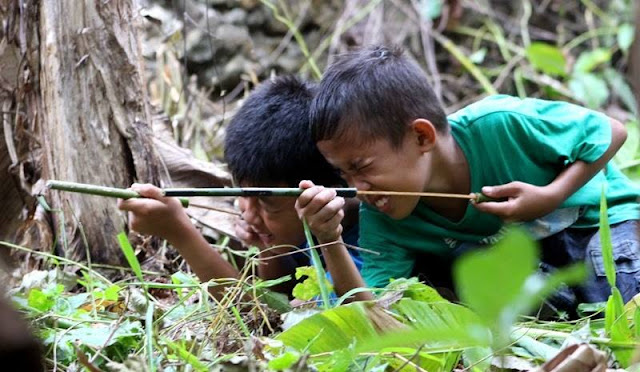 10 Tingkah Konyol ini, Bila Dulu Kamu Alami, Berarti Masa Kecilmu Bahagia. 10 Tingkah Konyol ini, Bila Dulu Kamu Alami, Berarti Masa Kecilmu Bahagia.