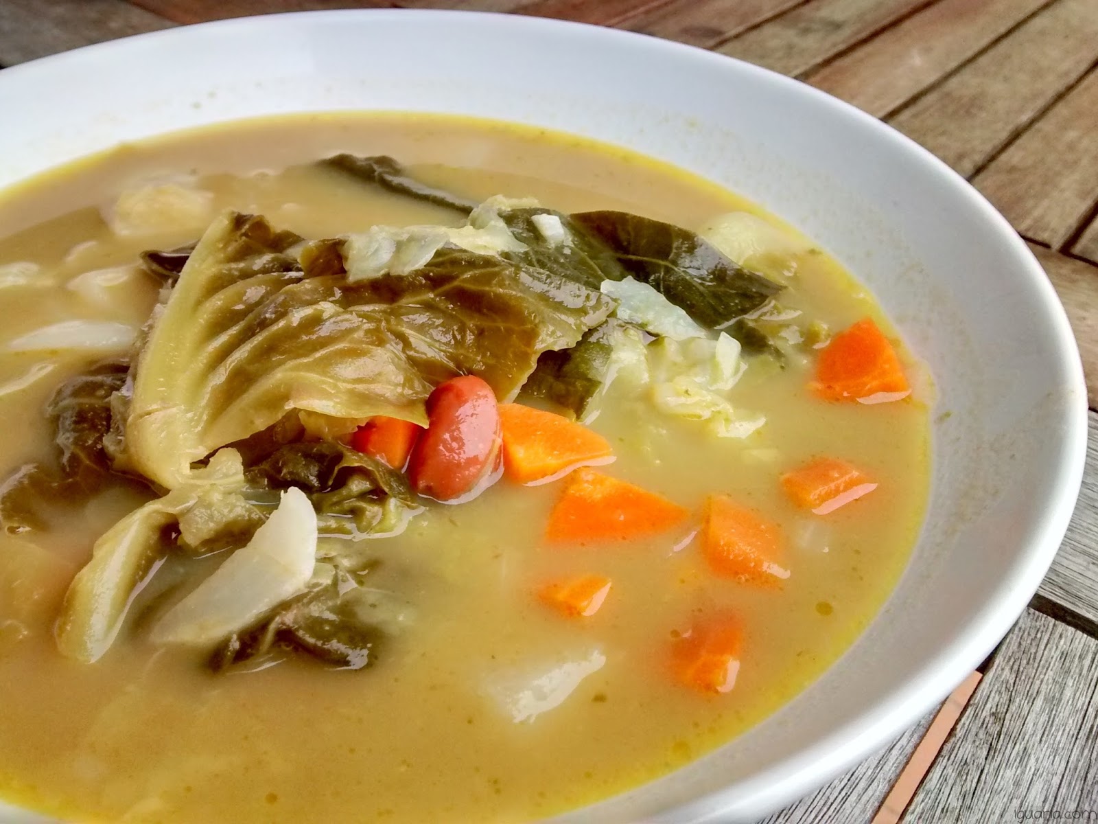 Sopa de couve à Madeirense - Somos Madeira