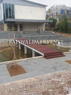 pemasangan decking kayu merbau