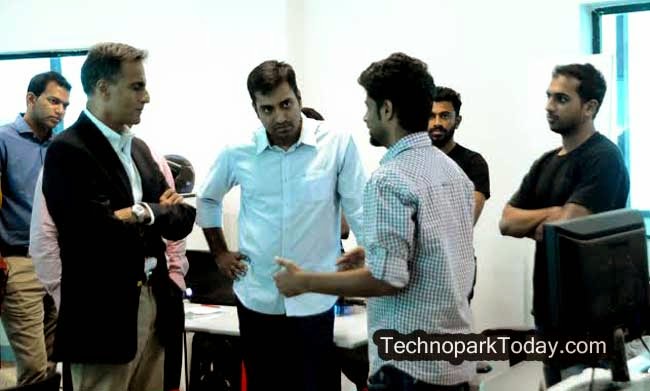  US Ambassador to India Richard R Verma interacting with a young entreprenuer at Startup Village