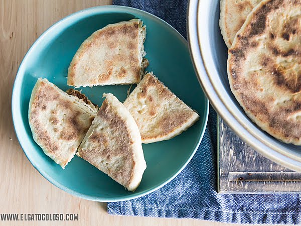 Cómo hacer arepas de trigo andinas con harina leudante vía www.elgatogoloso.com