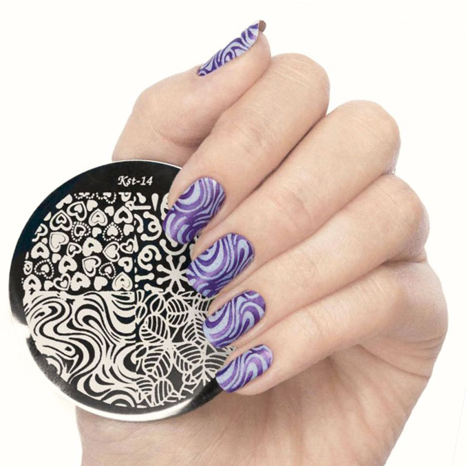 Как работать стемпингом для ногтей. Гель лак штампы. Стемпинг для ногтей. Стемпинг полоски. Маникюр трафаретом стемпинга.