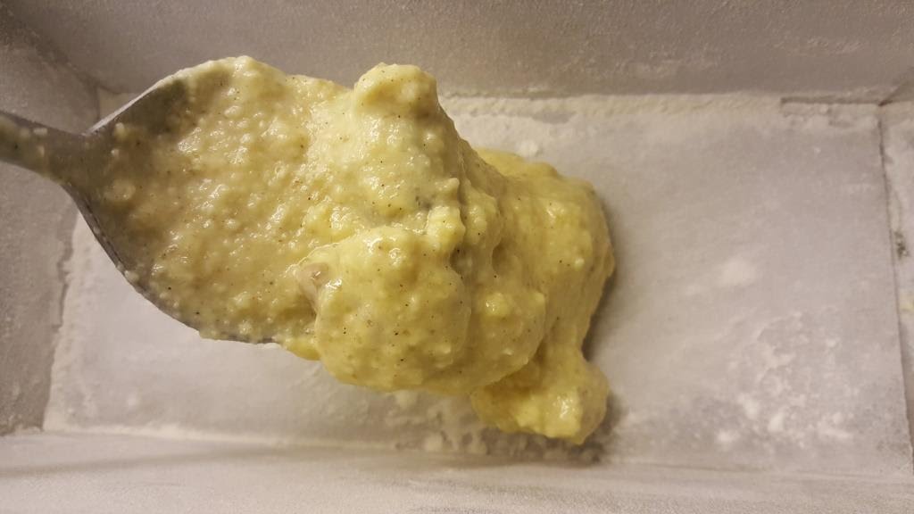 eat-culture: Lauras Dattel-Walnuss-Kuchen (Laura's date-walnut-cake) eat-culture: Lauras Dattel-Walnuss-Kuchen (Laura's date-walnut-cake)