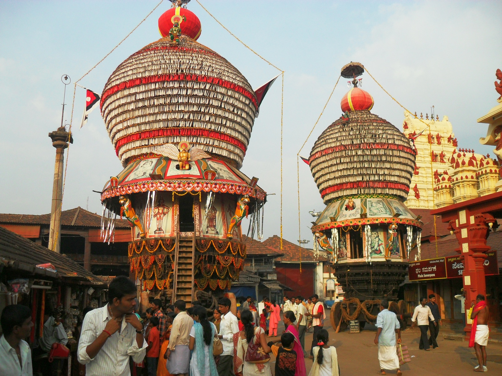 Река в индии священная река индусов. Паломничество кумбха мела. Индия вриндаван паломничество. Какой город является центром паломничества индуистов. Паломничество в индуизме.