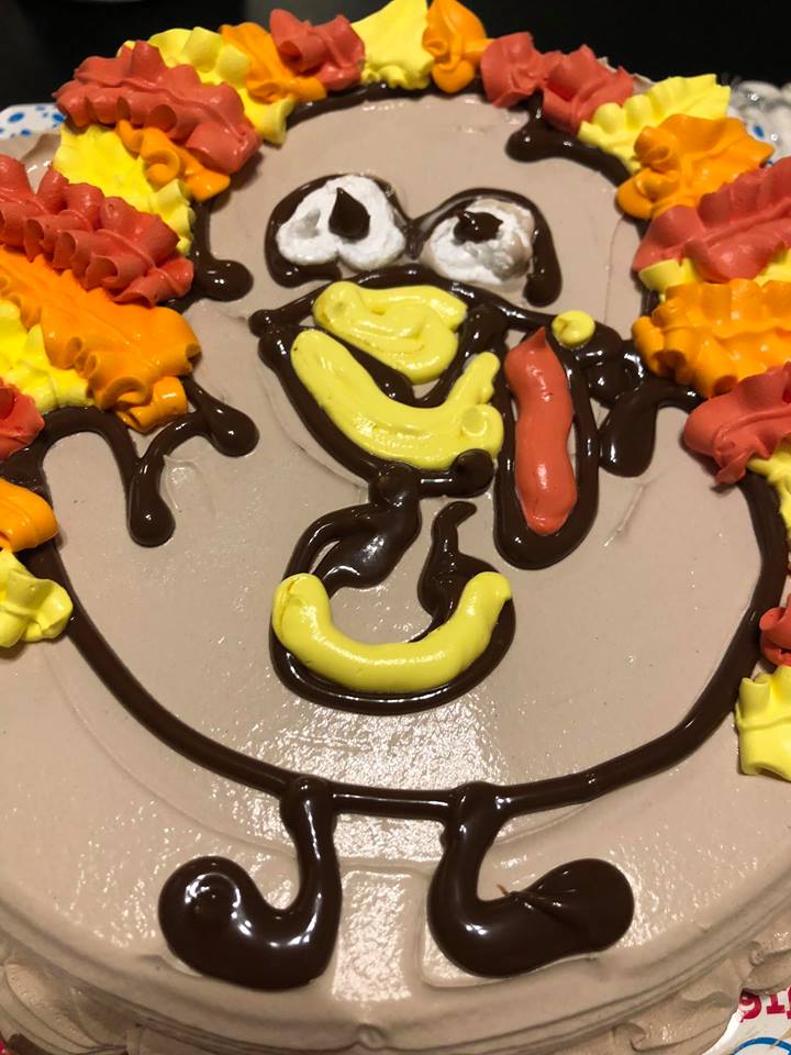Because It's 2020, Let's All Make This Turkey-Shaped Ice Cream Cake Our  Thanksgiving Centerpiece