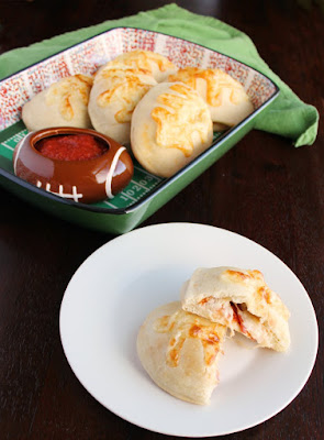 Make stuffed pizza footballs for your big game party! They are cute and easy. They could also be made into a super fun dinner. Make stuffed pizza footballs for your big game party! They are cute and easy. They could also be made into a super fun dinner.