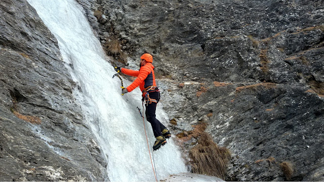 ice climbing cascate di ghiaccio valle varaita