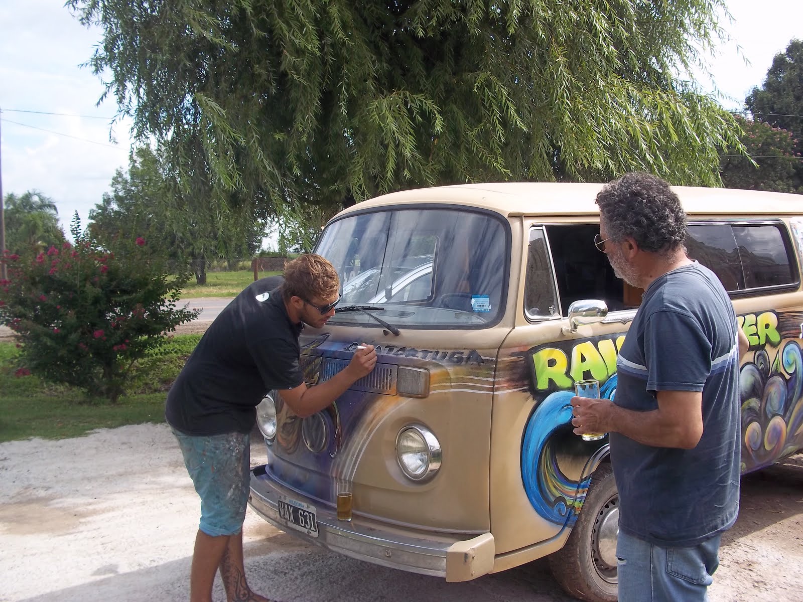 La "reinmaker", una VW de la década del 80 con la cual Darío hace sus giras por el conosur.