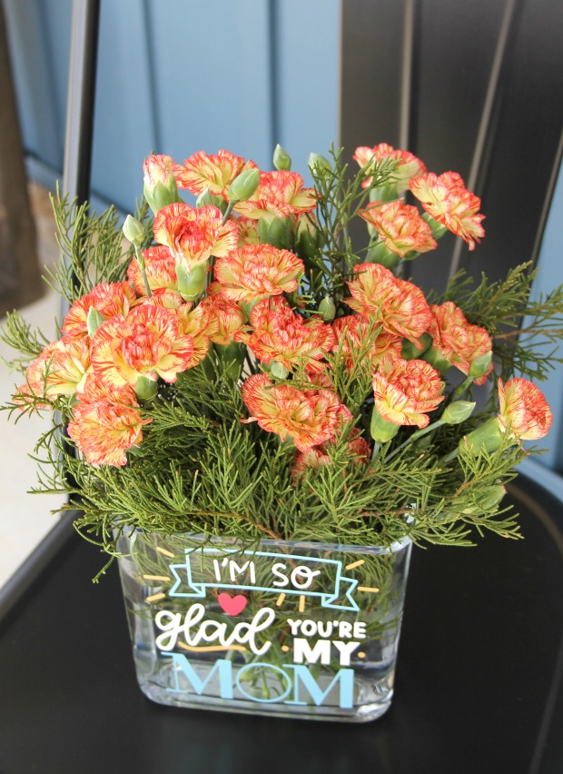 Ginger Snap Crafts Personalized Vase with Cricut {tutorial} + a Huge