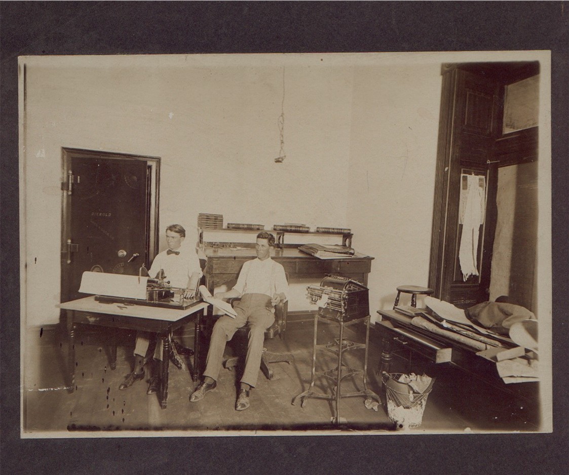 Moments in Time, A Genealogy Blog Family Photos The Courthouse in Seymour