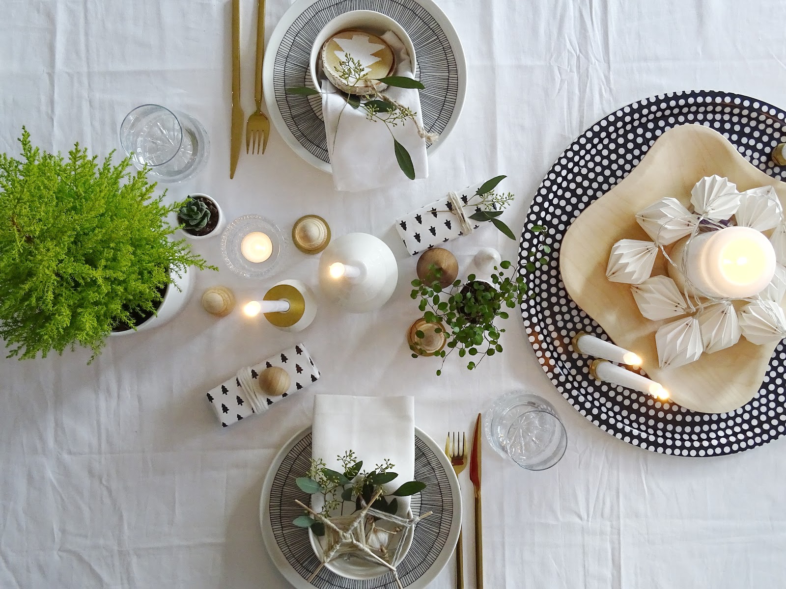 Festliche, skandinavisch-leichte Weihnachtstisch-Dekoidee - Lieblinge, Momente und Motive einer Woche - https://mammilade.blogspot.de Festliche, skandinavisch-leichte Weihnachtstisch-Dekoidee - Lieblinge, Momente und Motive einer Woche - https://mammilade.blogspot.de